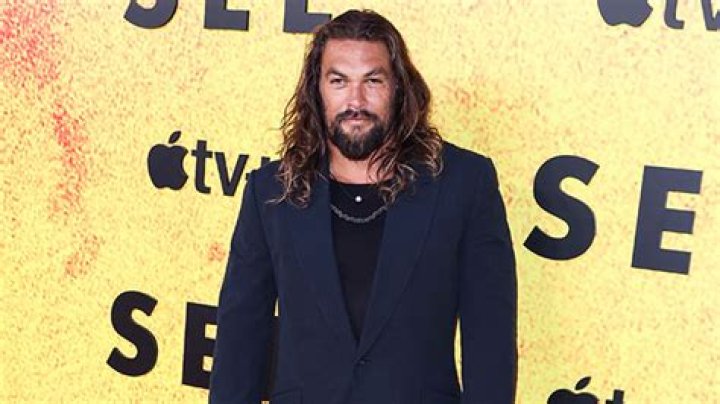 Jason Momoa Embracing ‘Dad Bod’ After Hernia Surgery: Video – Hollywood Life