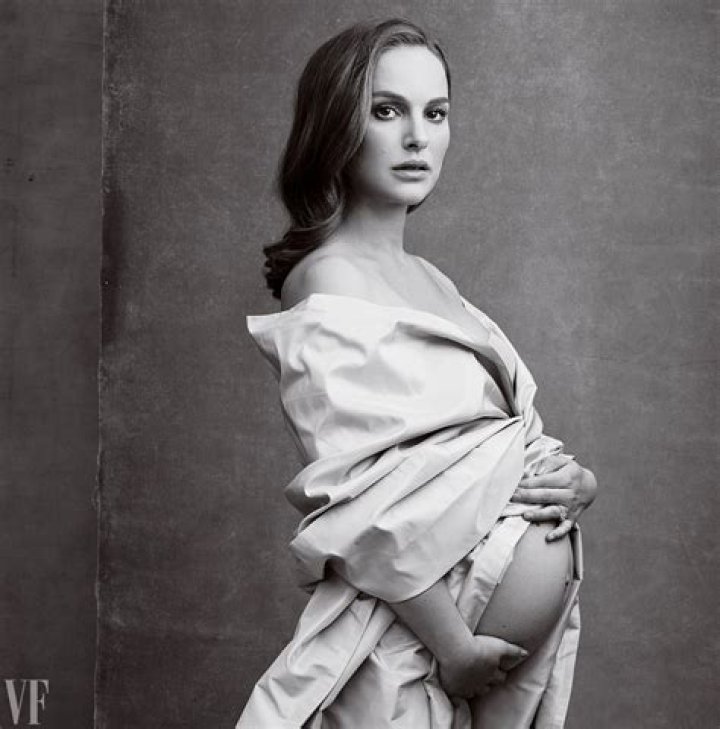 Natalie Portman Flaunts Bare Baby Bump & Channels Demi Moore In Nearly-Nude Pic – Hollywood Life